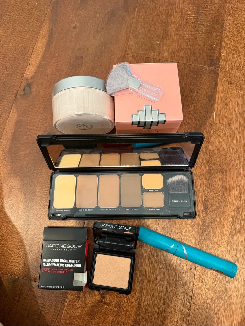 Profusion Cosmetics Contour Makeup Case - Charles powder, thrive, illuminator